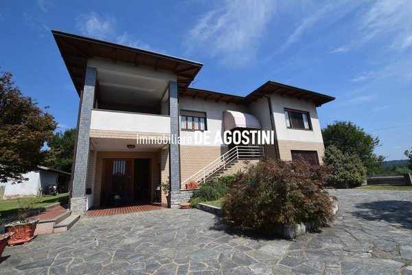 casa indipendente in vendita a Gattico-Veruno in zona Gattico