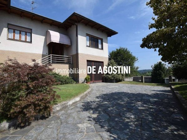 casa indipendente in vendita a Gattico-Veruno in zona Veruno