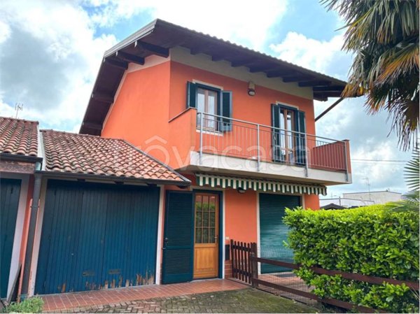 casa indipendente in vendita a Gattico-Veruno in zona Veruno