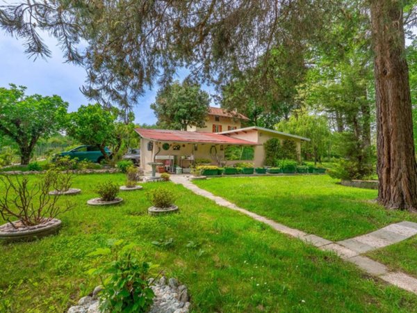 casa indipendente in vendita a Gattico-Veruno in zona Revislate