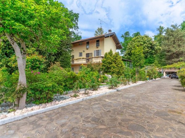 casa indipendente in vendita a Gattico-Veruno in zona Revislate