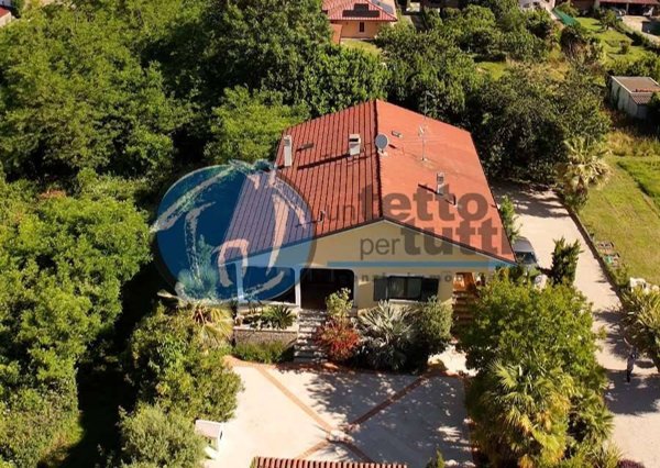 casa indipendente in vendita a Gattico-Veruno in zona Revislate