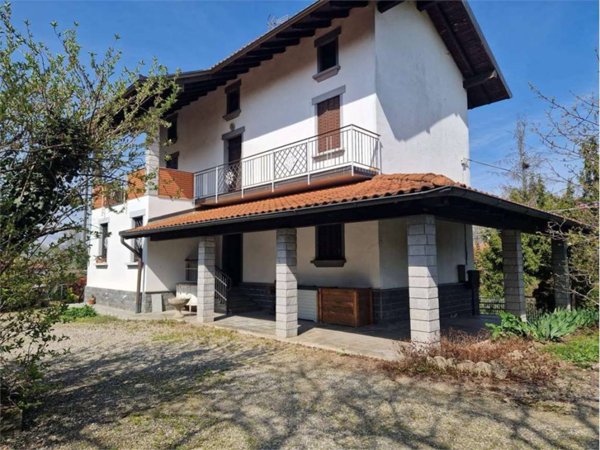 casa indipendente in vendita a Gattico-Veruno in zona Revislate