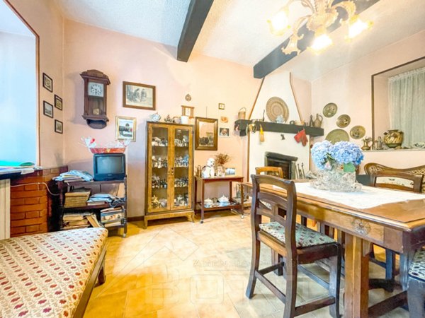 casa indipendente in vendita a Gattico-Veruno in zona Gattico