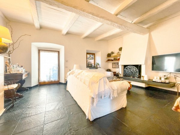 casa indipendente in vendita a Gattico-Veruno in zona Gattico