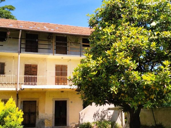 casa indipendente in vendita a Gattico-Veruno in zona Veruno