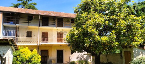 casa indipendente in vendita a Gattico-Veruno in zona Veruno