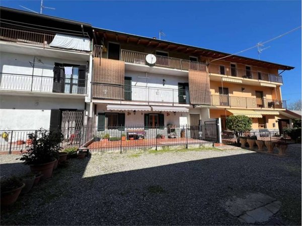 casa indipendente in vendita a Gattico-Veruno in zona Revislate