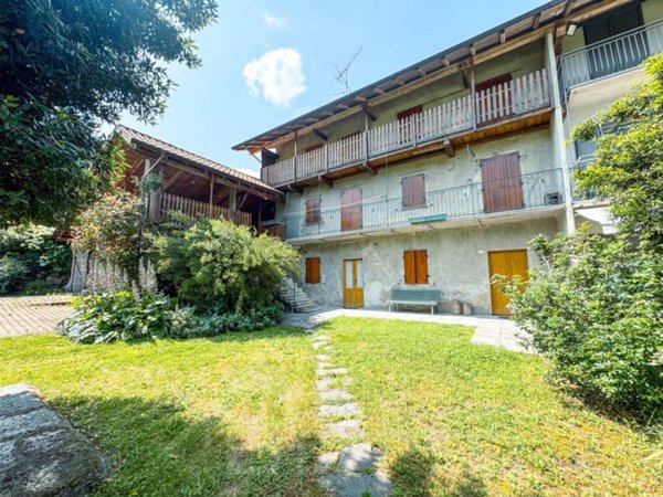 casa indipendente in vendita a Gattico-Veruno in zona Gattico