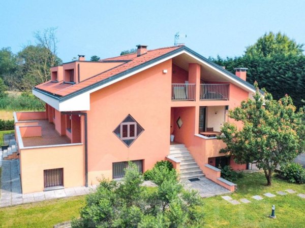 casa indipendente in vendita a Gattico-Veruno in zona Gattico
