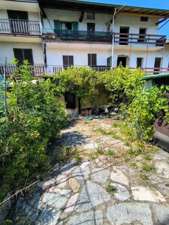 casa indipendente in vendita a Gattico-Veruno in zona Gattico