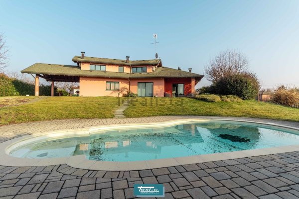 casa indipendente in vendita a Gattico-Veruno in zona Veruno
