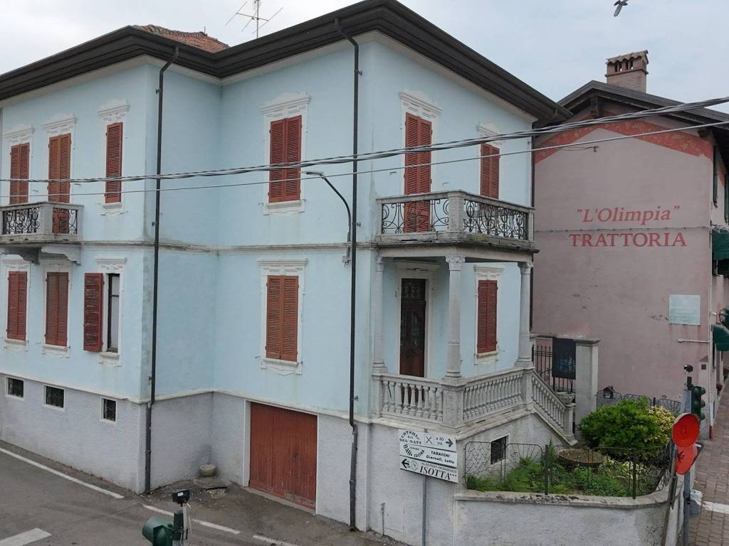 casa indipendente in vendita a Gattico-Veruno in zona Veruno
