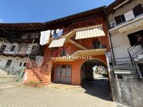 casa indipendente in vendita a Gattico-Veruno in zona Gattico