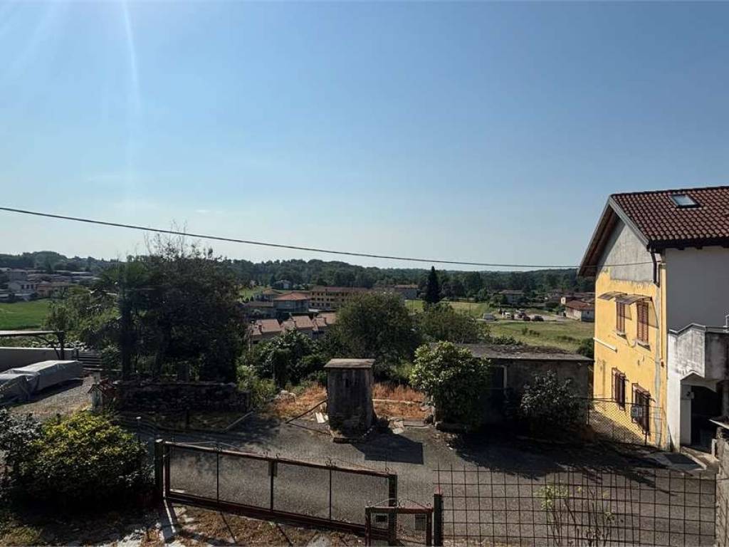 casa indipendente in vendita a Gattico-Veruno in zona Gattico