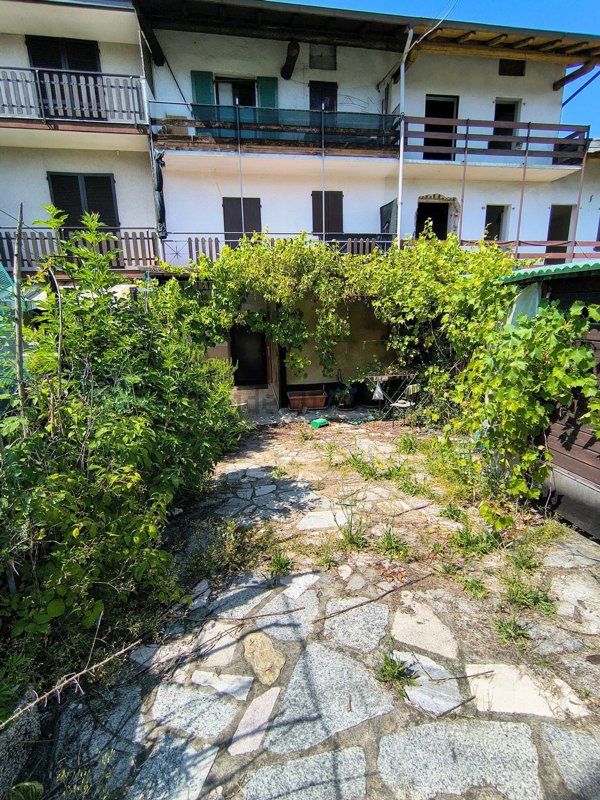 casa indipendente in vendita a Gattico-Veruno in zona Gattico