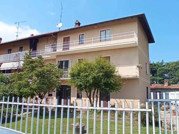 casa indipendente in vendita a Gattico-Veruno in zona Veruno