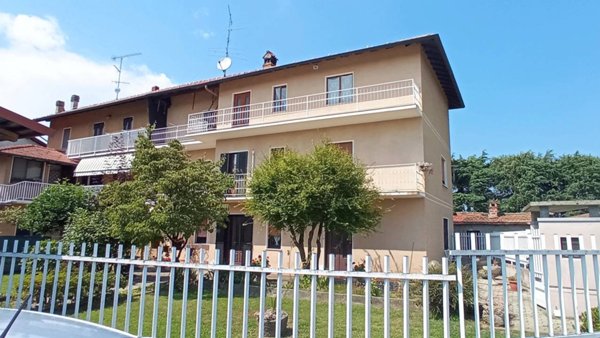 casa indipendente in vendita a Gattico-Veruno in zona Veruno