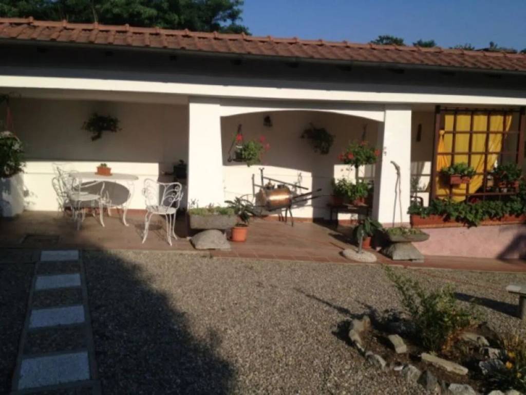 casa indipendente in vendita a Gattico-Veruno in zona Gattico