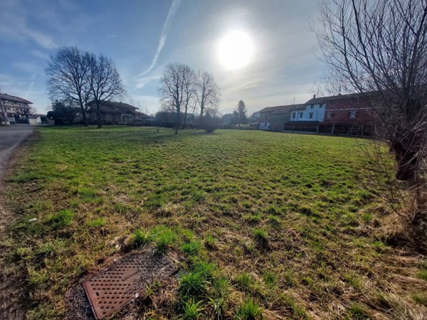 terreno edificabile in vendita a Gattico-Veruno in zona Revislate