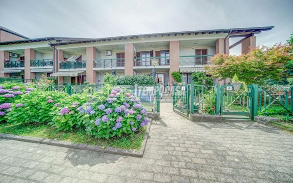 casa indipendente in vendita a Gattico-Veruno in zona Gattico