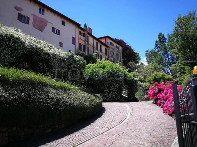 casa indipendente in vendita a Gattico-Veruno in zona Revislate