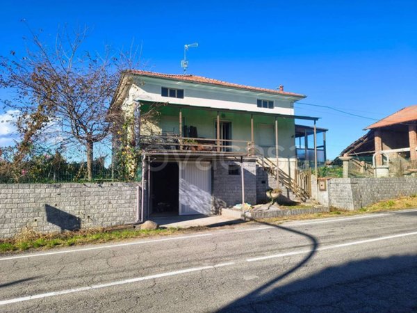 casa indipendente in vendita a Gattico-Veruno in zona Gattico