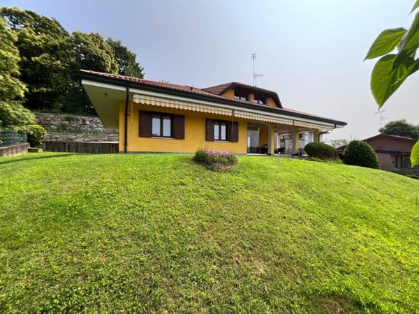 casa indipendente in vendita a Gattico-Veruno in zona Gattico