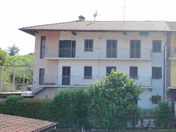 casa indipendente in vendita a Gattico-Veruno in zona Gattico