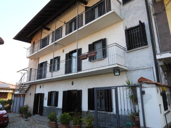 casa indipendente in vendita a Gattico-Veruno in zona Gattico