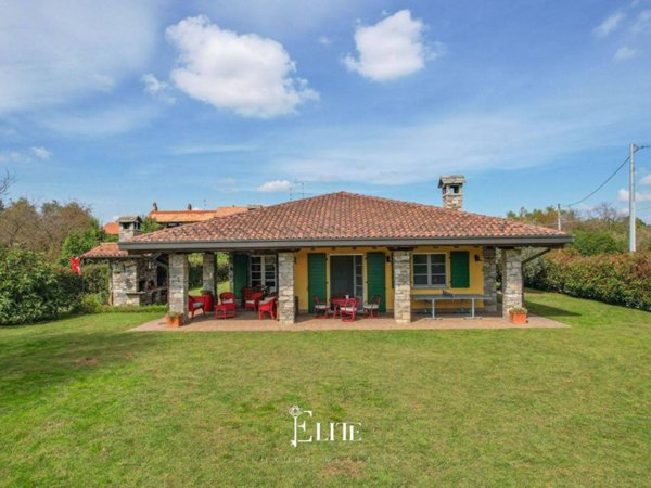 casa indipendente in vendita a Gattico-Veruno in zona Revislate