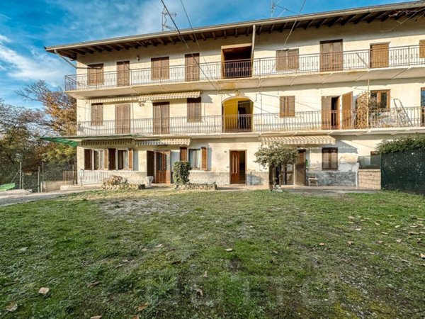casa indipendente in vendita a Gattico-Veruno in zona Revislate