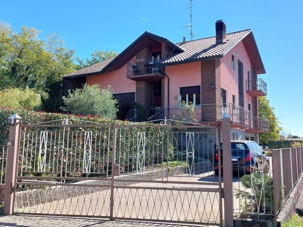 casa indipendente in vendita a Gattico-Veruno in zona Revislate