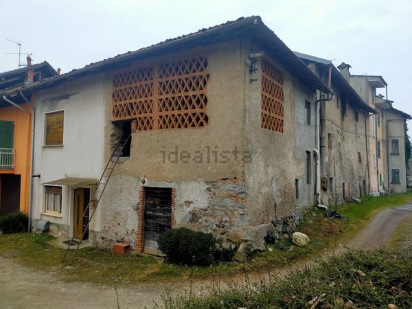 casa indipendente in vendita a Gattico-Veruno in zona Gattico