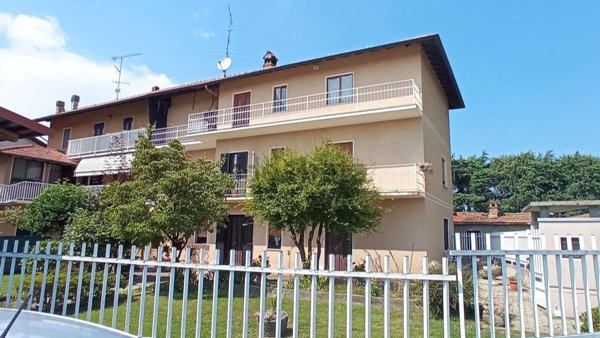 casa indipendente in vendita a Gattico-Veruno in zona Veruno