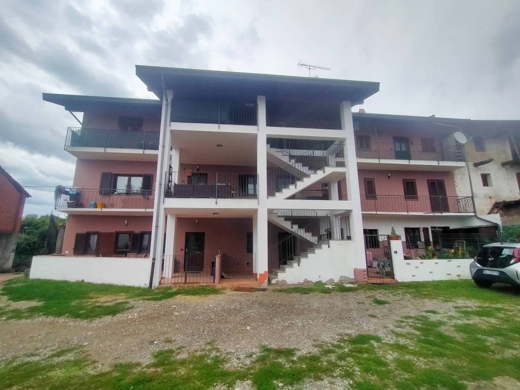 appartamento in vendita a Gattico-Veruno in zona Veruno