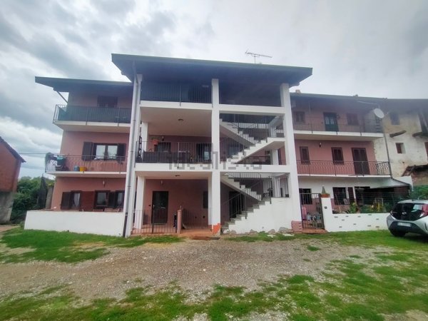 appartamento in vendita a Gattico-Veruno in zona Veruno