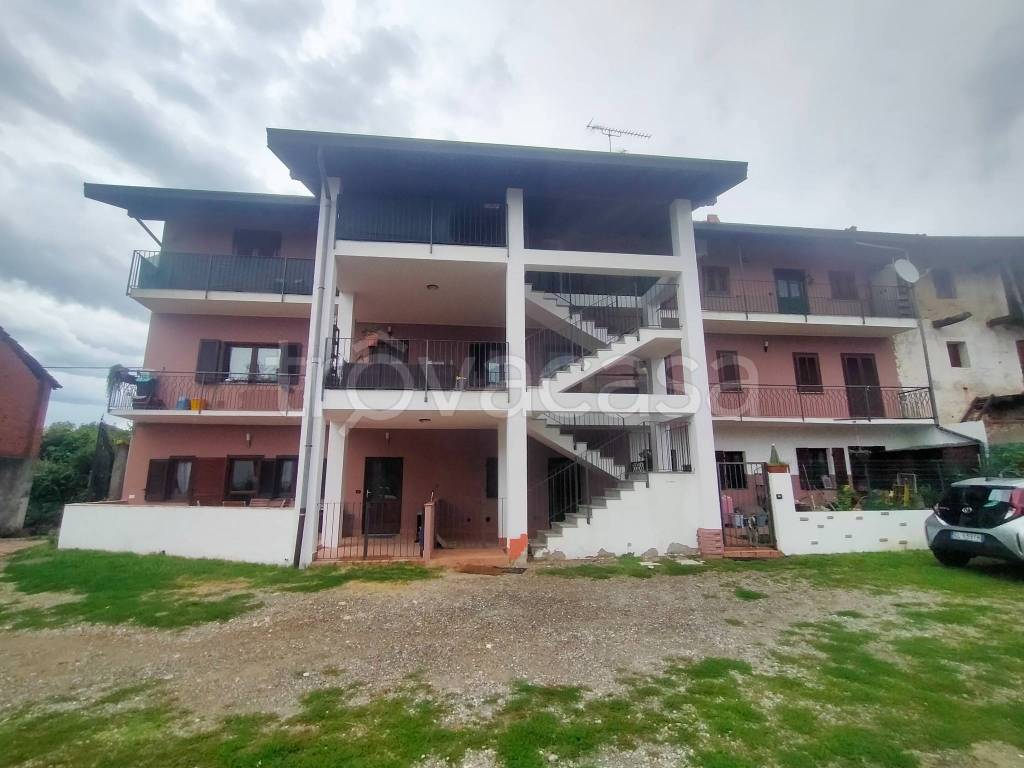 appartamento in vendita a Gattico-Veruno in zona Veruno