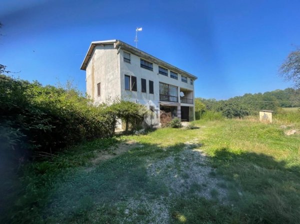 casa indipendente in vendita a Gattico-Veruno in zona Gattico