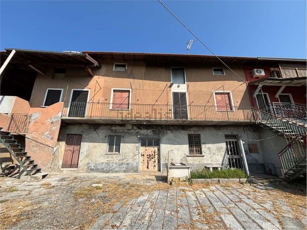 casa indipendente in vendita a Gattico-Veruno in zona Gattico