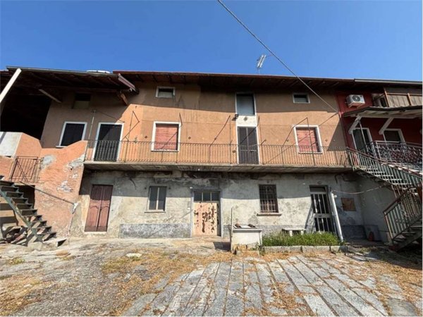 casa indipendente in vendita a Gattico-Veruno in zona Gattico