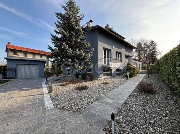 casa indipendente in vendita a Gattico-Veruno in zona Gattico