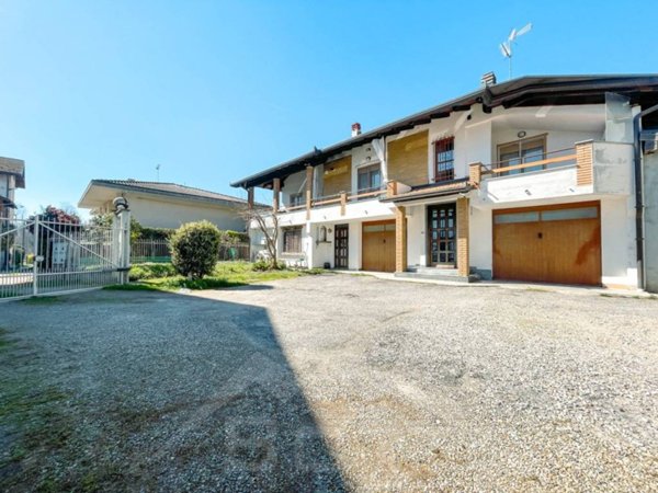 casa indipendente in vendita a Gattico-Veruno in zona Gattico