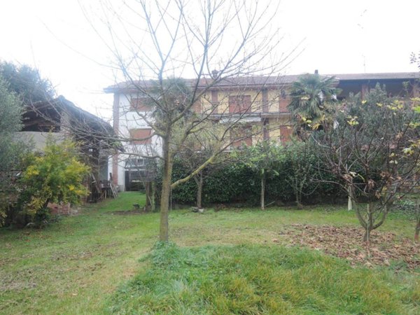 casa indipendente in vendita a Gattico-Veruno in zona Gattico