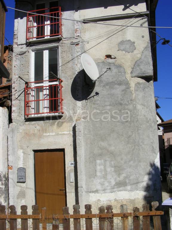 casa indipendente in vendita a Gattico-Veruno in zona Gattico