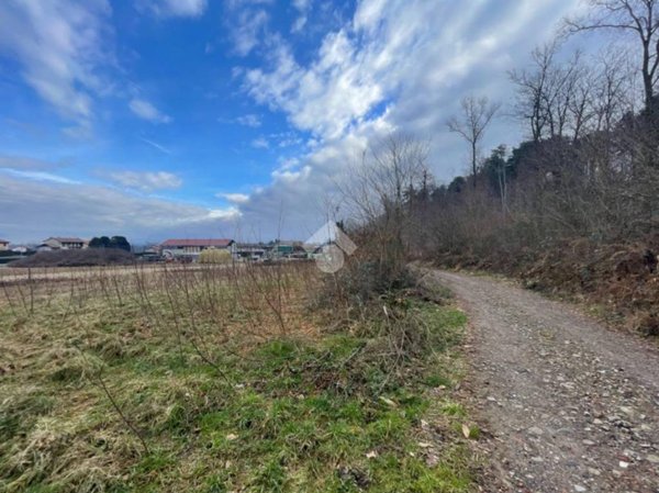 terreno edificabile in vendita a Gattico-Veruno in zona Gattico