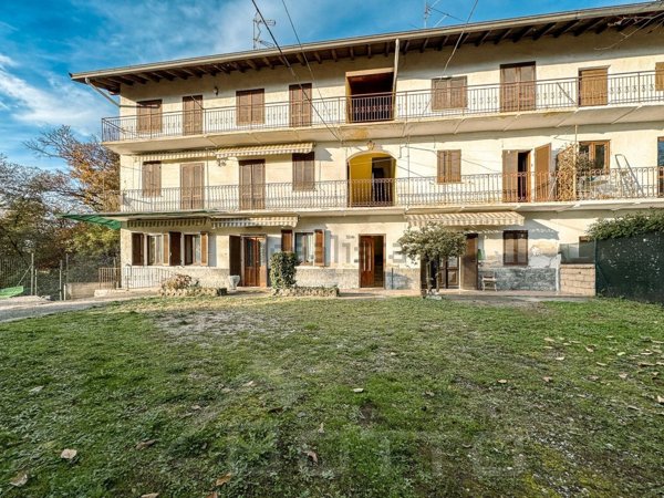 casa indipendente in vendita a Gattico-Veruno in zona Revislate