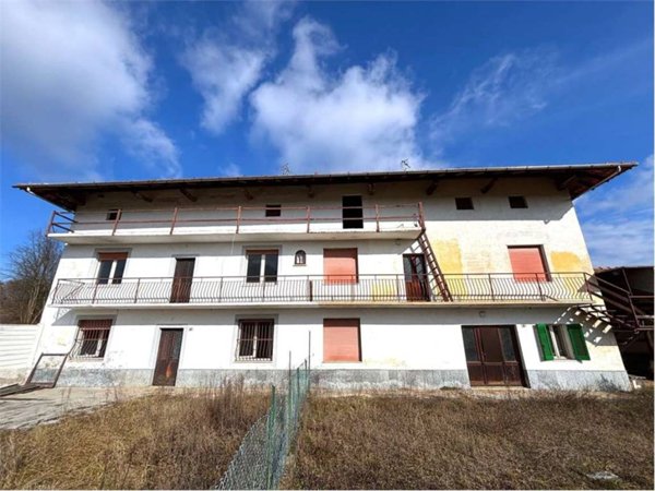 casa indipendente in vendita a Gattico-Veruno in zona Revislate