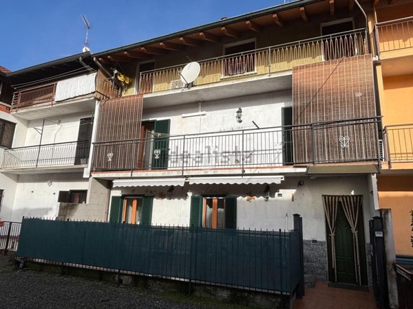 casa semindipendente in vendita a Gattico-Veruno in zona Veruno