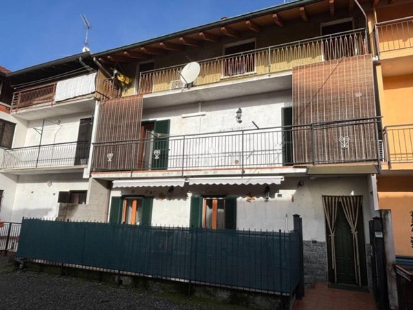 casa semindipendente in vendita a Gattico-Veruno in zona Revislate